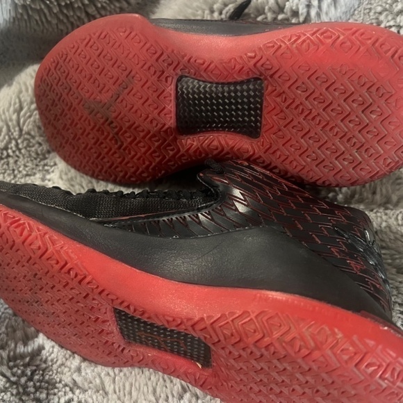 Nike Air Jordan XXXIi 32 Low Last Shot Basketball Running Shoes Youth Size 5 - Picture 7 of 13